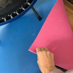 トランポリンとマットの画像