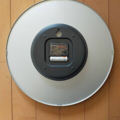 壁掛け時計　２つ　＋　１つ（直せる人用）の画像
