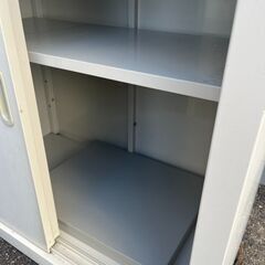 【★引き取り限定価格】スチール製 収納庫 横：幅84ｘ高さ80.5ｘ奥行き50 オフィス 倉庫 鍵付きの画像