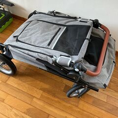 ペットストローラー ペットのベビーカー ペットベビーカー折りたたみ四輪カート 前も後ろも網窓 通気 最大積載量 55KGの画像