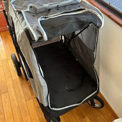 ペットストローラー ペットのベビーカー ペットベビーカー折りたたみ四輪カート 前も後ろも網窓 通気 最大積載量 55KGの画像