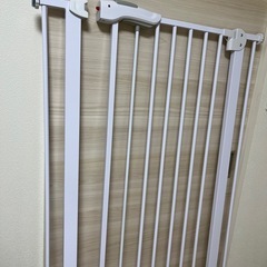 ペットゲート 突っ張り ドア付き ペットフェンス猫 ゲート 脱走防止 の画像