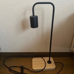 【無料】IKEA TVÄRHAND トヴェールハンド テーブルランプの画像