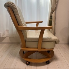 ニトリ 回転チェア　ダイニングチェア 両肘タイプ キャスター付き リビングチェア 椅子 ソファ の画像