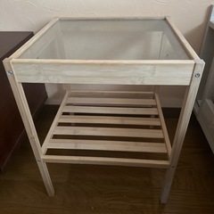 【無料】IKEA NESNA（ネスナ）サイドテーブル ガラス天板の画像