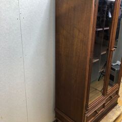 高級家具 アンティーク調 木製ガラスキャビネット 飾り棚 食器棚 クラシックデザイン 【糸島市内 送料無料】251214-5の画像