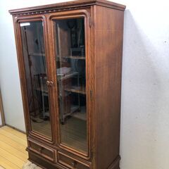 高級家具 アンティーク調 木製ガラスキャビネット 飾り棚 食器棚 クラシックデザイン 【糸島市内 送料無料】251214-5の画像