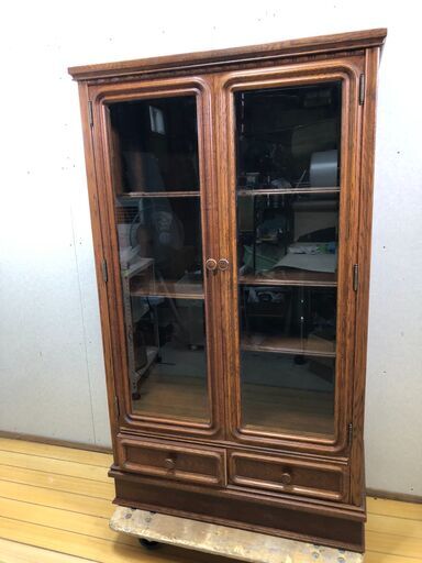 送料無料 高級家具 アンティーク調 木製ガラスキャビネット 飾り棚 251214 高級家具 アンティーク調 木製ガラスキャビネット 飾り棚 食器棚