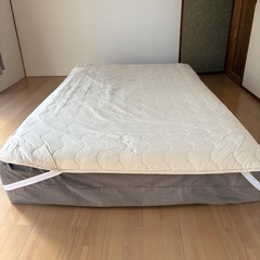 マットレスと床板が一体になったベッドです。 床板7cm、マットレス16cmで、全体の厚みは23cmです。 サイズは190cm×120cmです。の画像