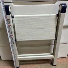 折り畳み脚立の画像