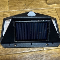 未使用★100LED ソーラー充電 センサーライト 4面照射の画像