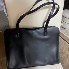 【就活お勧め】LES MUES シンプルバッグ 黒／中古の画像