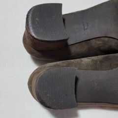 A de Vivre（ア・ドゥ・ヴィーヴル）本革スエード パンプス 22.5cm／バックル付き 2wayの画像