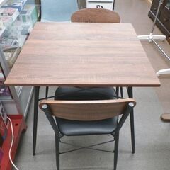 アイリスオーヤマ 2人掛けダイニングセット 幅70㎝ チェア2脚 アイアンフレーム 木目調 ブラック×ブラウン 食卓セット 札幌 西岡店の画像