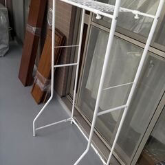 洗濯機上のラックの画像