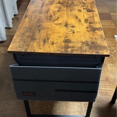 パソコンデスクの画像