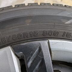 YOKOHAMAスタッドレスiceGUARD6 iG60 185/60R15 84Q 2023 年製 4本 (走行距離700km)+ホイールセット スチール 15✕6J 4穴、ハブ径56mm、P.C.D.100mm。の画像