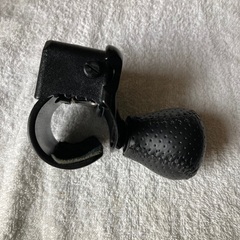 片手でハンドル操作の画像