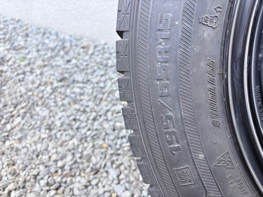 195/65R15     グッドイヤー、アイスナビ6トヨタ用4穴鉄ホイール、ホイールカバー、ナット付き
