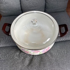 ホーロー鍋の画像