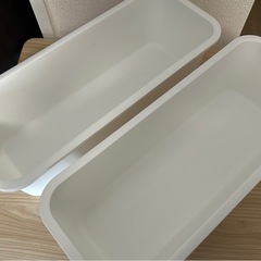 細長い白の箱２つの画像