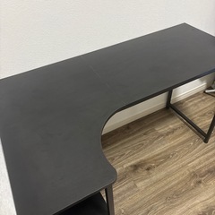L字型の机の画像