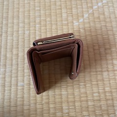 折りたたみ財布　キャメル色　中古の画像