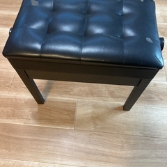 ピアノ椅子の画像