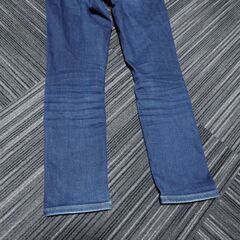 140cm　ユニクロ　ウルトラストレッチソフトジーンズ　デニム　長ズボンの画像