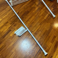 棚/突っ張り収納ラック/掃除グッズの画像