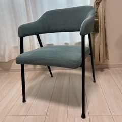 【ブルー】ニトリ　肘付きダイニングチェア　イジー　ブルー　アームチェアの画像