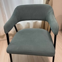 【ブルー】ニトリ　肘付きダイニングチェア　イジー　ブルー　アームチェアの画像