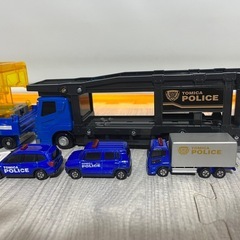 トミカ　　ポリスキャリアカーセットの画像