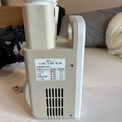 アイリスオーヤマ布団乾燥機の画像
