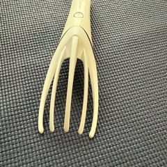 通販生活　【インボーテ　フィンガーヘッドスパ】INBEAUTE 頭皮マッサージ器 美容家電の画像