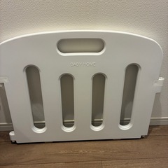 ベビー サークル ベビーゲート⭐︎インテリアに馴染む色味です！　の画像