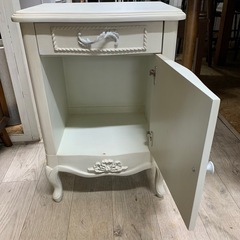 サイドチェスト　キャビネットの画像