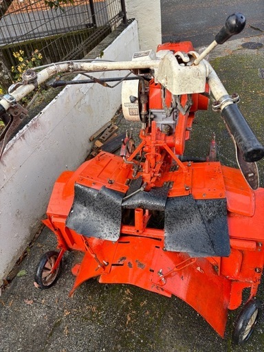 オレンジ色の耕運機長野県飯田市、（引取限定） オレンジ色の耕運機長野県飯田市、（引取限定）