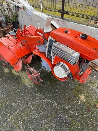 オレンジ色の耕運機長野県飯田市、（引取限定） オレンジ色の耕運機長野県飯田市、（引取限定）