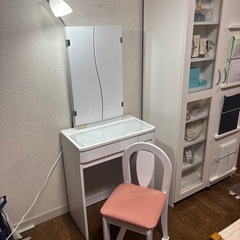 受付停止　白い可愛いドレッサーの画像