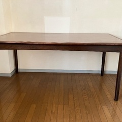 大きな机の画像