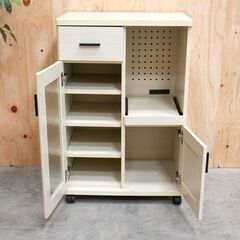 ≪zyt2635ジ限≫ ミニキッチンカウンター 幅60cm キャスター難あり　　　食器棚/レンジ台/炊飯器台/コンパクト/おしゃれ/一人暮らし/中古家具/リユースストレージ仙台 071207-09の画像