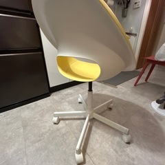 IKEA オフィスチェア 黄色の画像