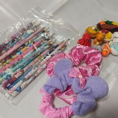 筆箱 鉛筆 消しゴム おまけつきの画像