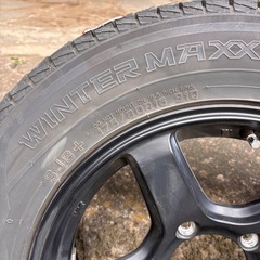 ダンロップスタッドレスタイヤの画像