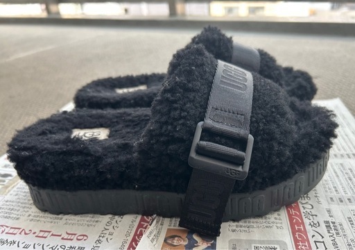 【相談中】UGG FLUFFITA 黒