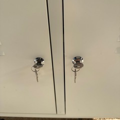 IKEA  鍵付きキャビネット　パーツ１つ欠品　の画像