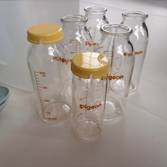 ピジョン哺乳瓶＆消毒ケースの画像