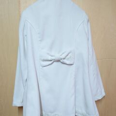 TRALALA　白リボン付コートの画像
