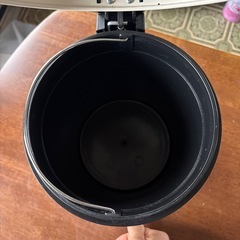 美品！フット式ダストボックス　蓋はふわぁっと静かに閉まりますの画像